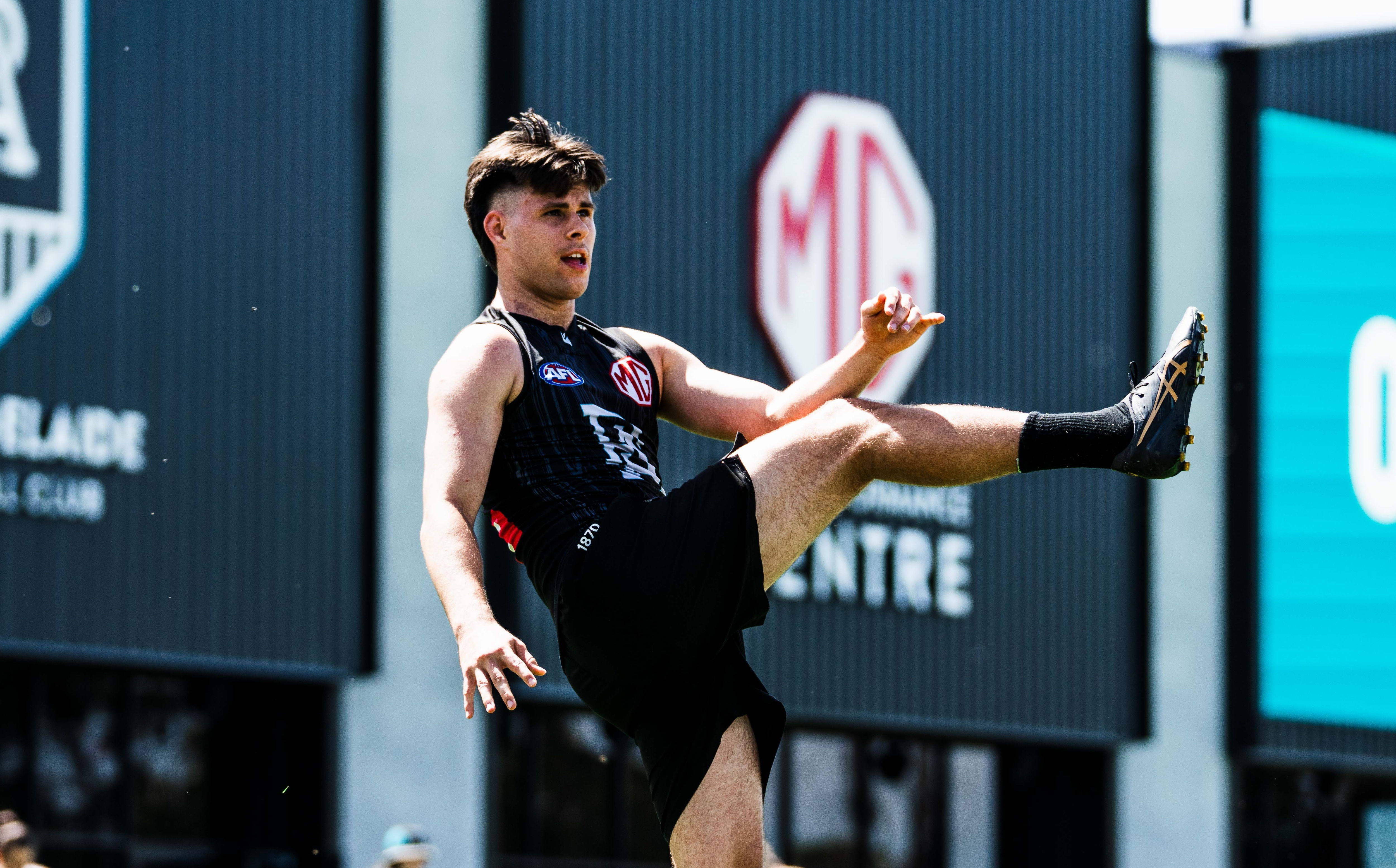 Cochrane sustains hamstring injury