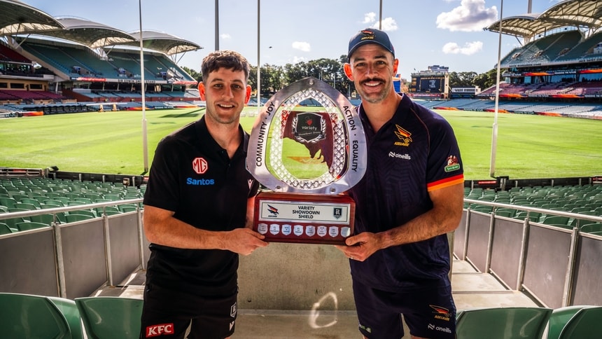 Zak Butters & Tex Walker w Variety Showdown Shield-08411